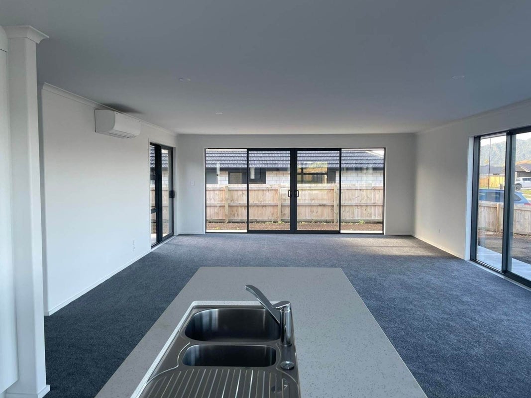 20 St Michael Crescent, One Tree Point - Carousel 2