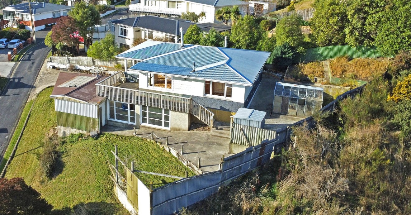 42 Roy Crescent, Concord, Dunedin - Carousel 1