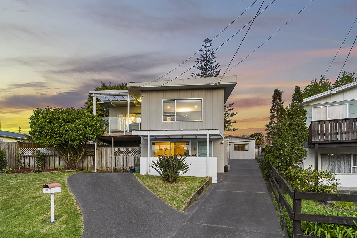 11 Rambler Crescent, Beach Haven, Auckland - Carousel 1