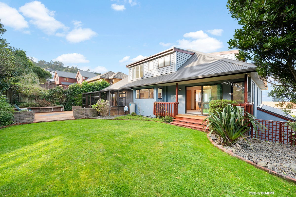9 Ramphal Terrace, Khandallah, Wellington - Carousel 1