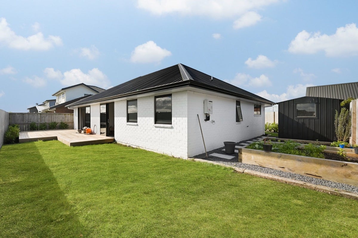 16 Tekapo Road, Baverstock, Hamilton - Carousel 2