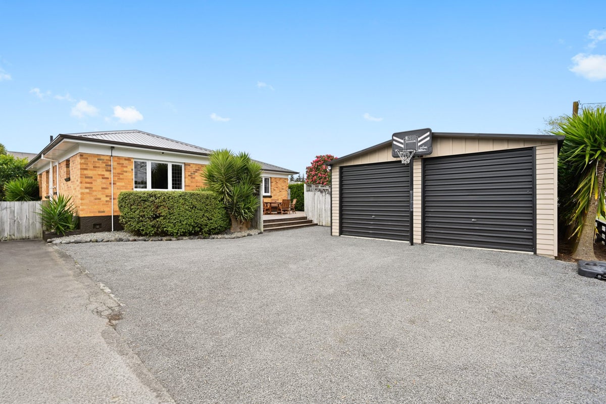 10 Darley Street, Maeroa, Hamilton - Carousel 1
