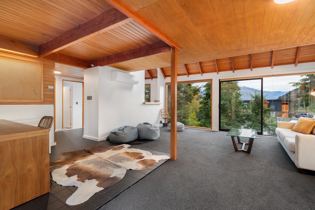 265 Fernhill Road, Sunshine Bay, Queenstown - Carousel 1