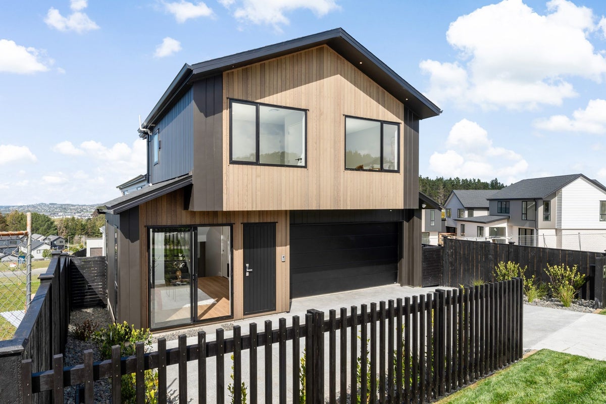 37 Kikorangi Drive, Wainui, Wainui - Carousel 1