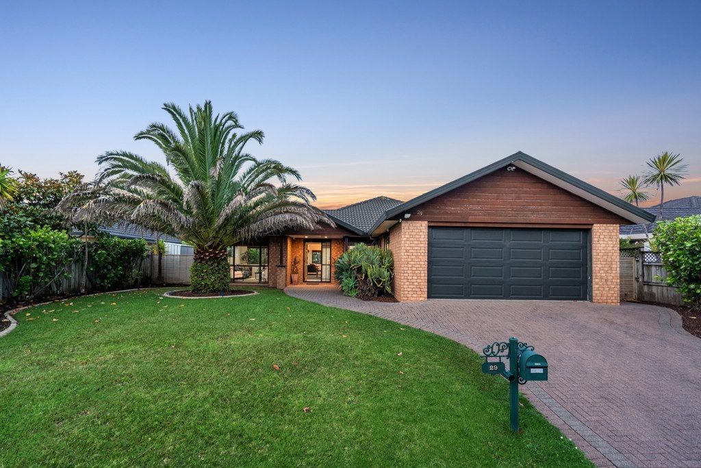 29 Summerland Drive, Henderson, Auckland - Carousel 1