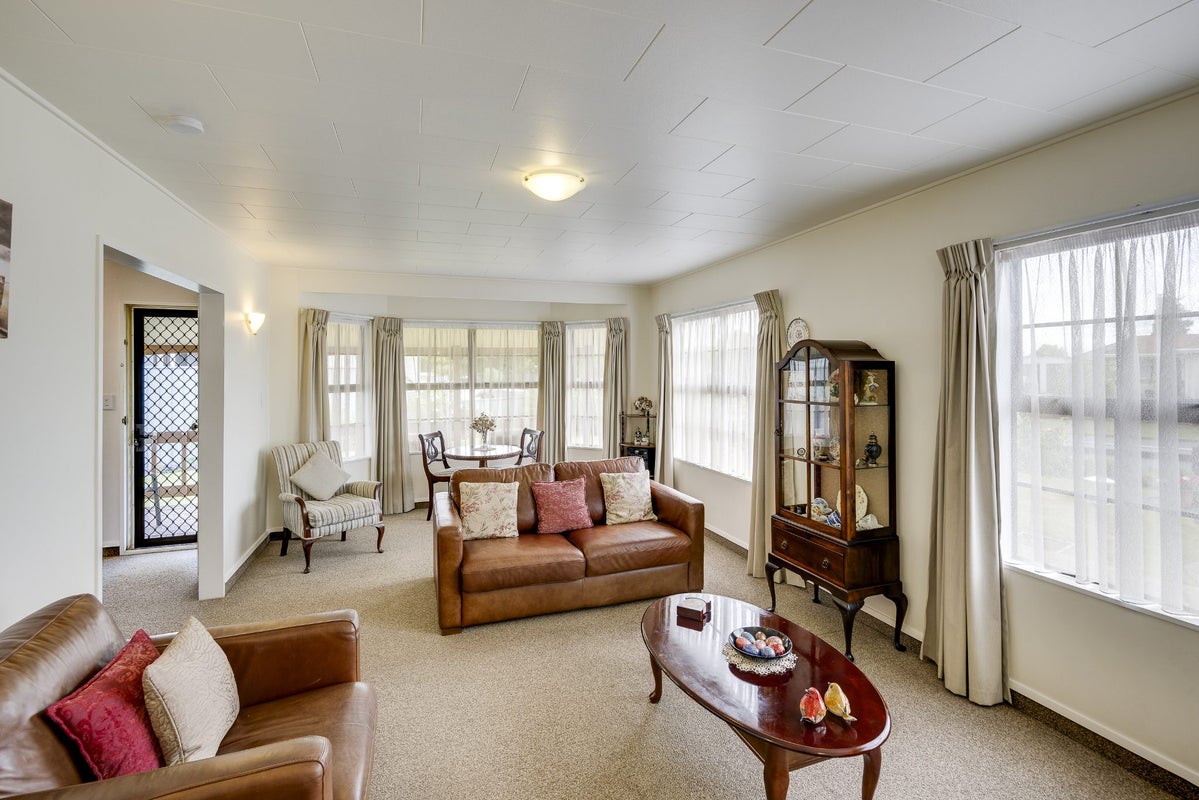 17 Jeffares Place, Taradale, Napier - Carousel 2