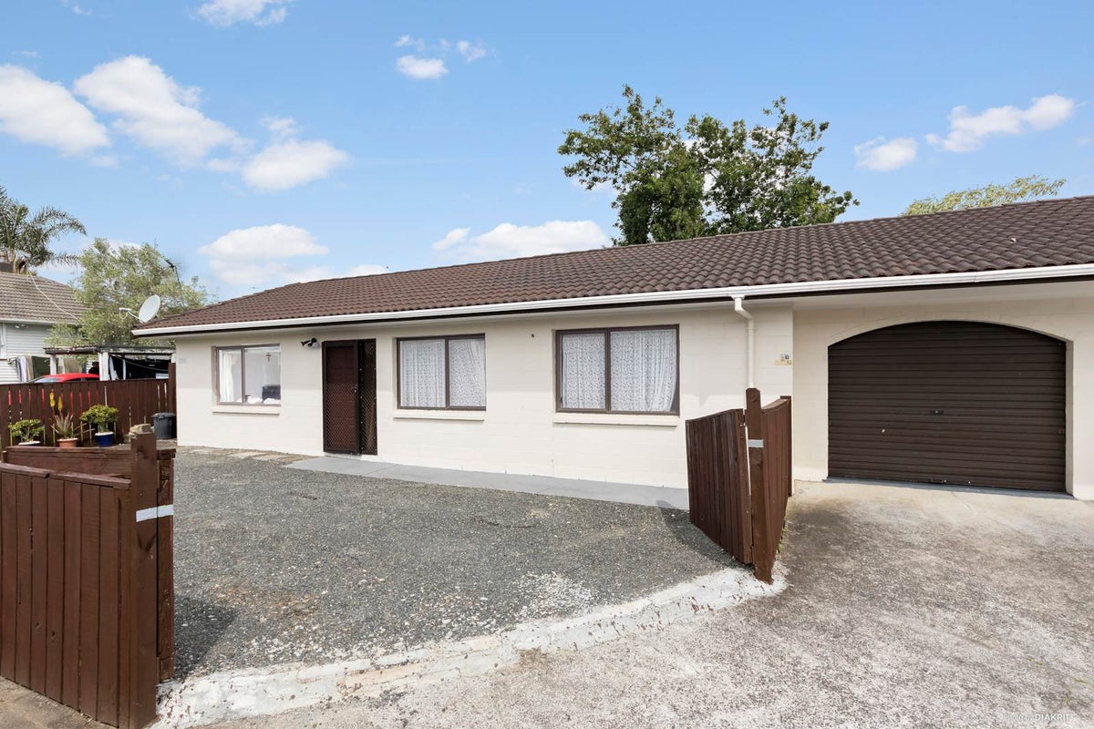 2/220 Russell Road, Manurewa, Auckland - Carousel 1
