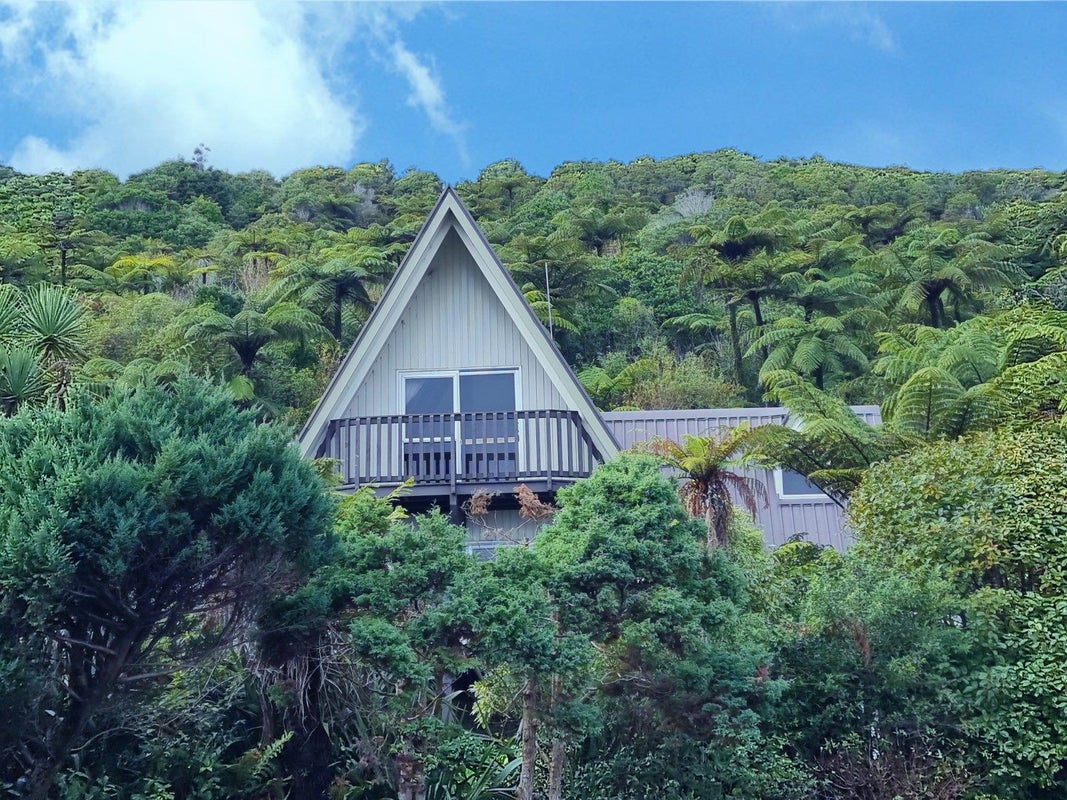 23 Nolan Crescent, Karoro, Greymouth - Carousel 1