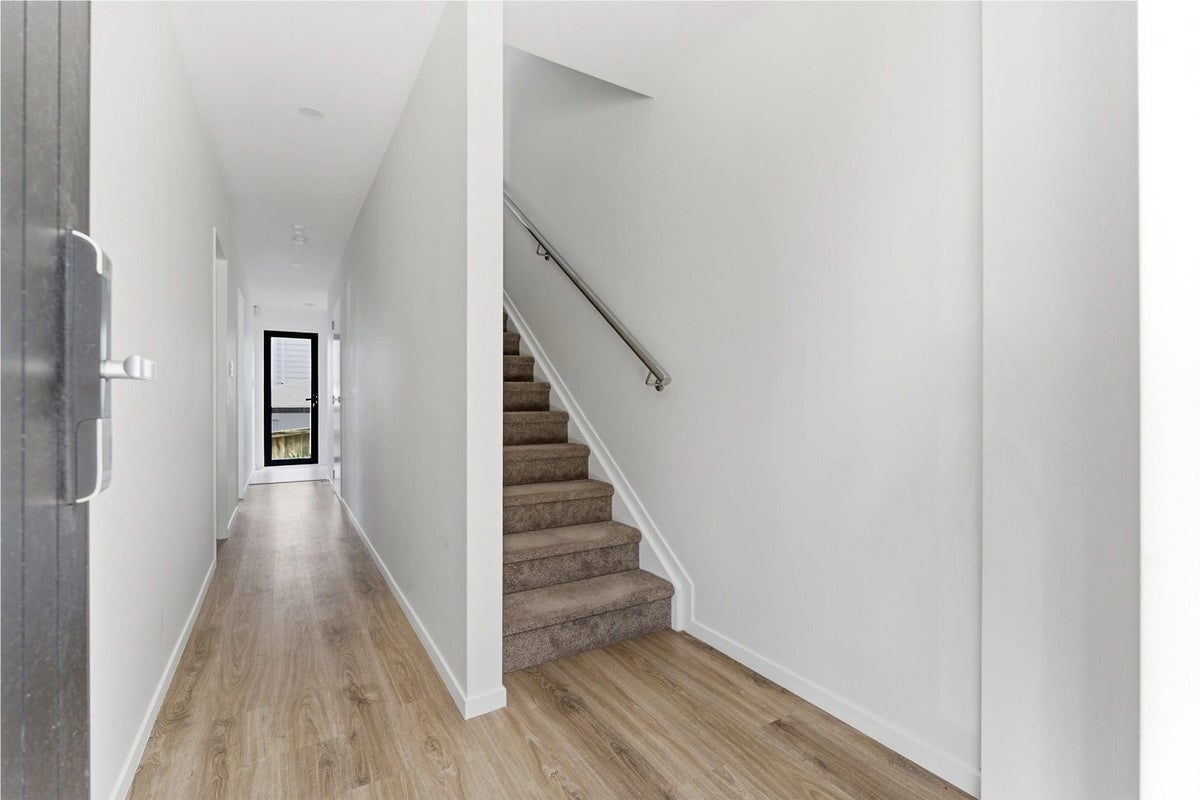 8/233 Great North Road, Henderson, Auckland - Carousel 2