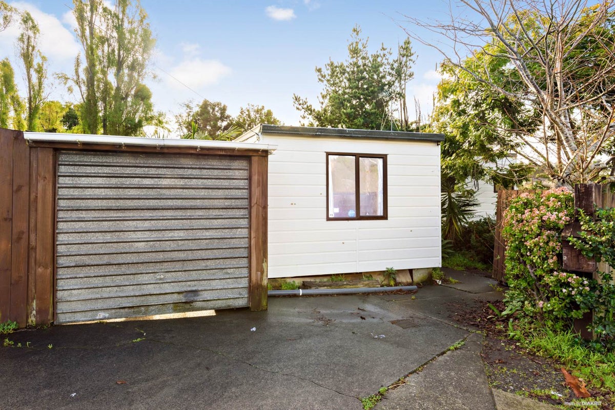 2/136 Triangle Road, Massey, Auckland - Carousel 1