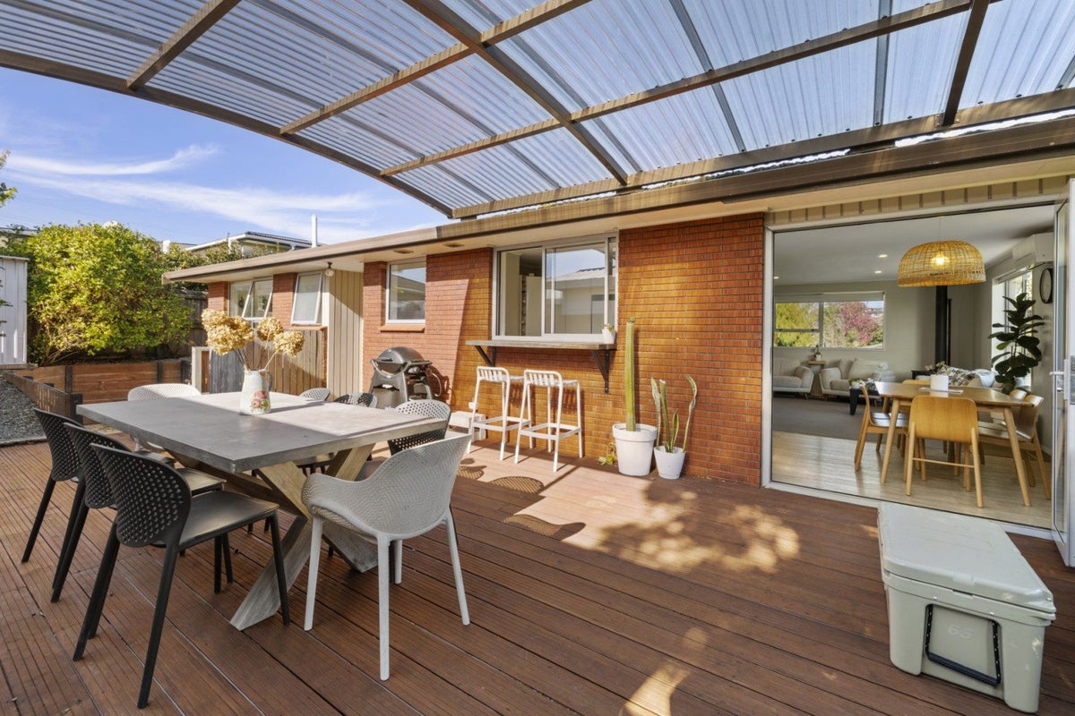 1 Rutherford Street, Otumoetai, Tauranga - Carousel 2