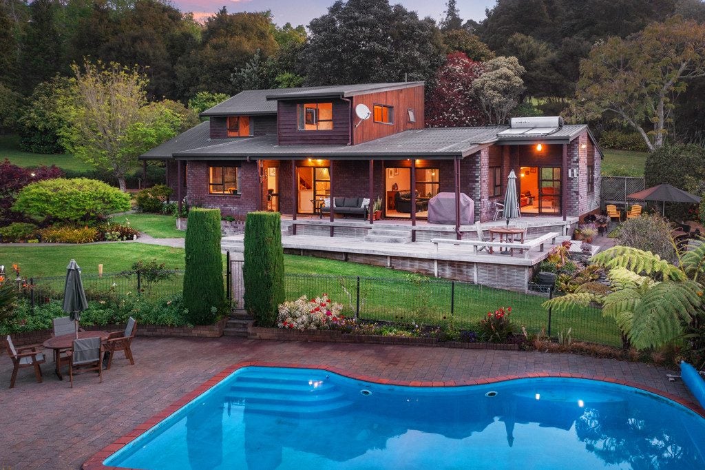 161 Shaw Road, Oratia, Auckland - Carousel 1