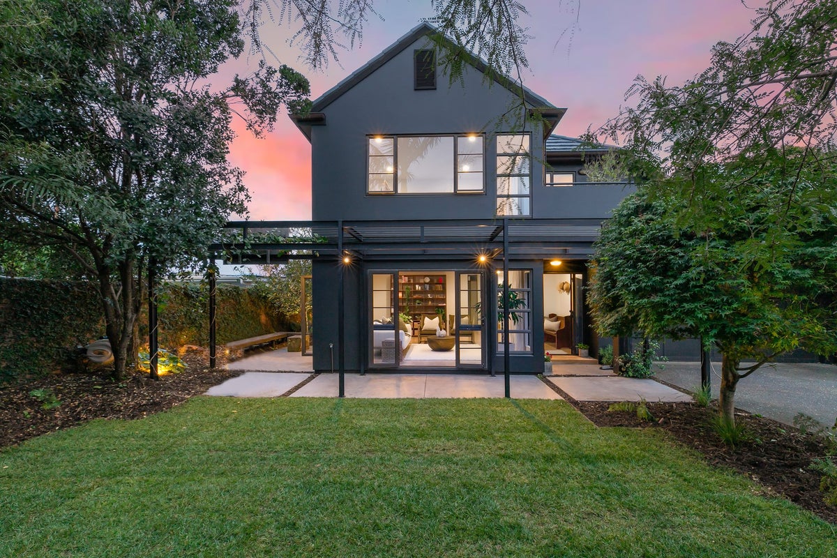 51A Harbour View Road, Point Chevalier, Auckland - Carousel 1