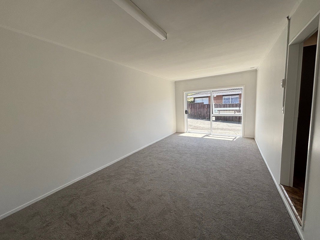1/17 Liam Place, Half Moon Bay, Auckland - Carousel 10