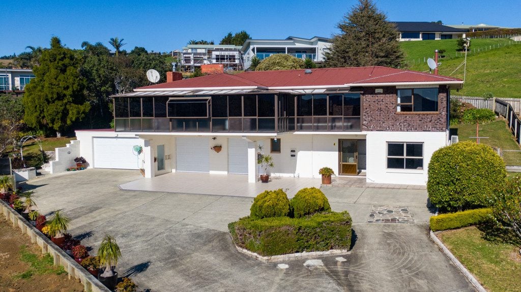 4 Thompson Place, Cable Bay, Cable Bay - Carousel 1