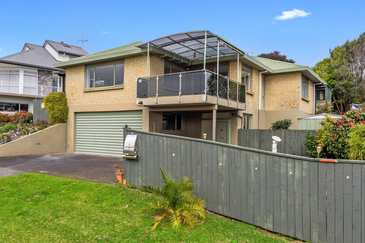 41 Western Heights Drive, Western Heights, Hamilton - Carousel 1