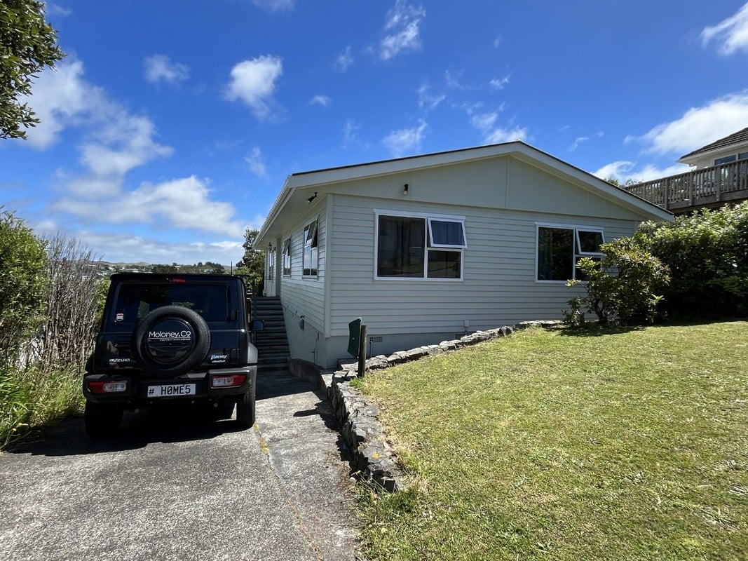 46 Link Road, Newlands, Wellington - Carousel 1