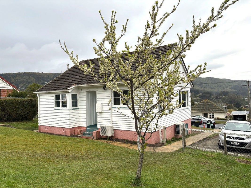 18 Forresbank Avenue, Wakari, Dunedin - Carousel 1