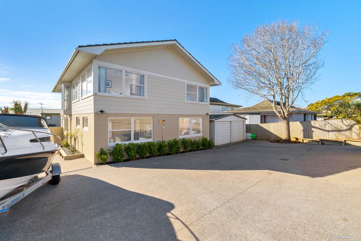 48 Sandspit Road, Cockle Bay, Auckland - Carousel 1