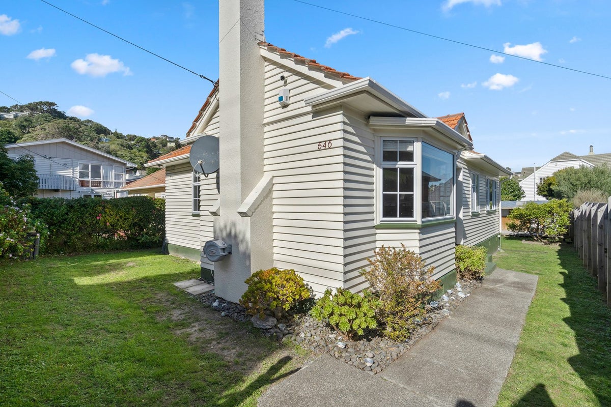 546 Broadway, Strathmore Park, Wellington - Carousel 1