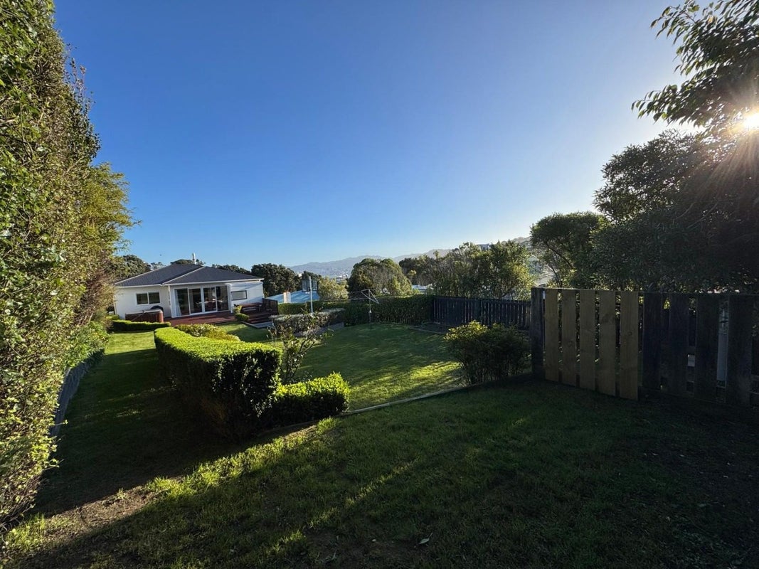 9 Benares Street, Khandallah, Wellington - Carousel 28
