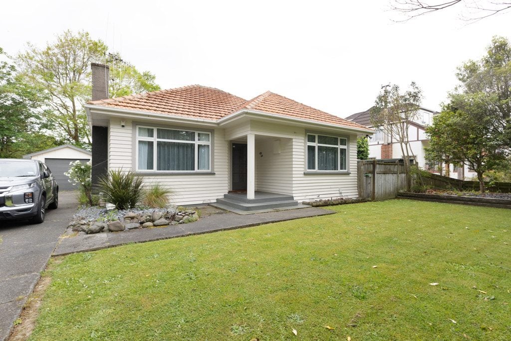 27 Pahiatua Street, Hokowhitu, Palmerston North - Carousel 1
