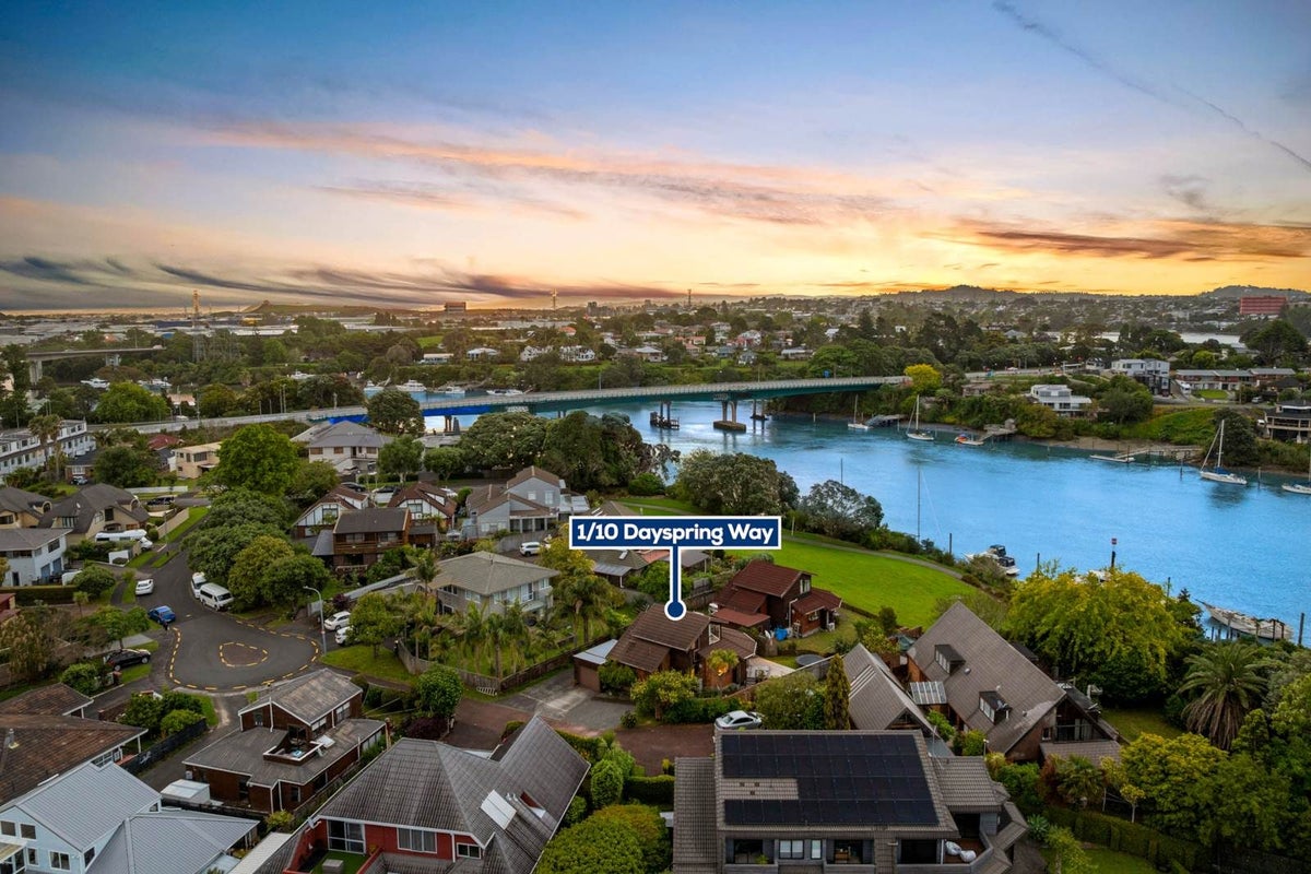 1/10 Dayspring Way, Pakuranga, Auckland - Carousel 2