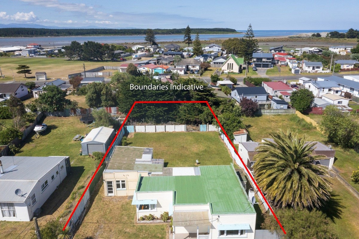 38 Pratt Avenue, Foxton Beach, Foxton - Carousel 1