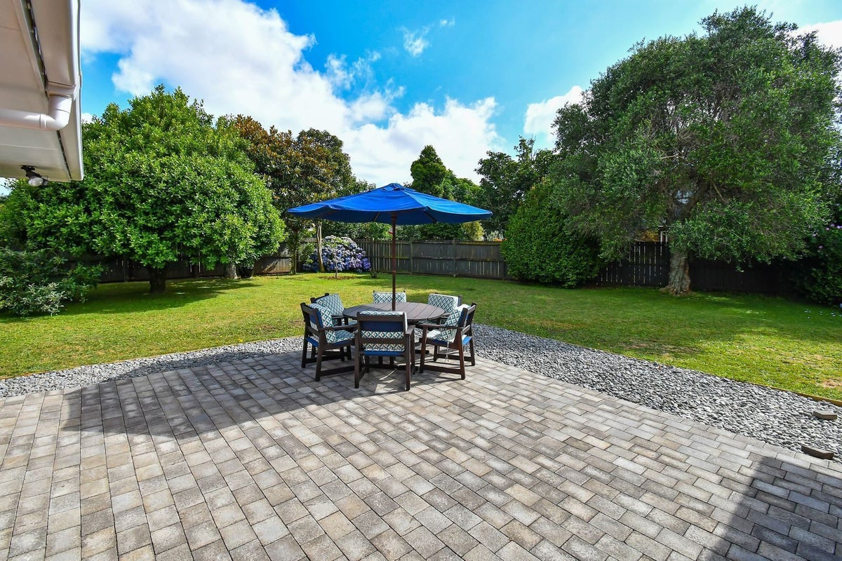 3 Donegan Place, Conifer Grove, Takanini - Carousel 2