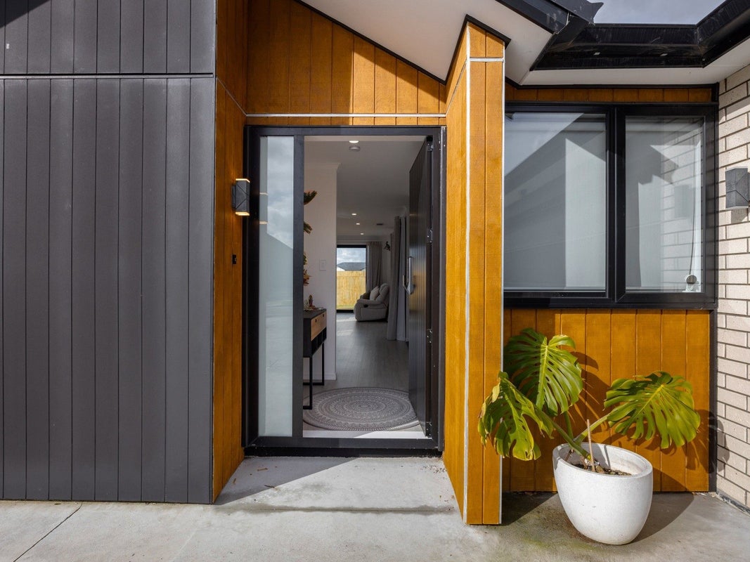 19 Inuwai Street, Glenview, Hamilton - Carousel 2