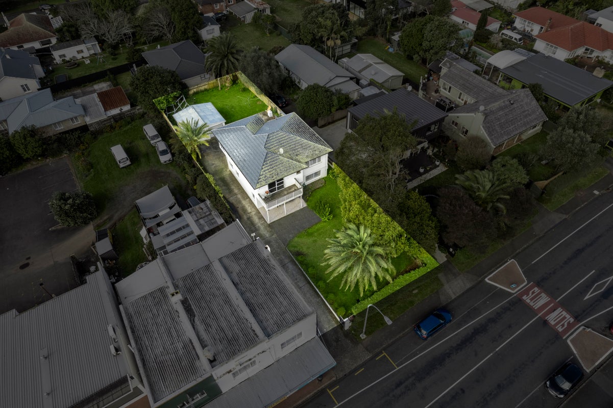 45 Coronation Road, Mangere Bridge, Auckland - Carousel 1