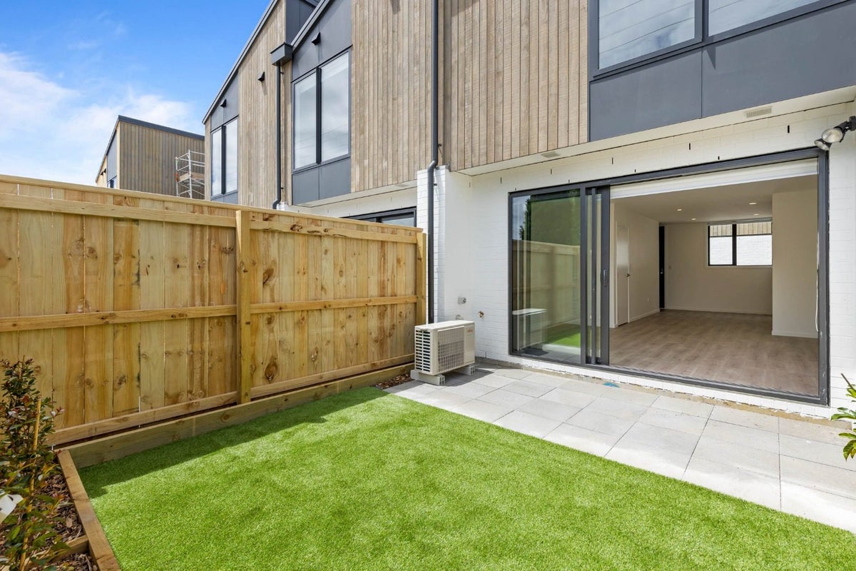 3/12 Tawa Road, Te Atatu Peninsula, Auckland - Carousel 9