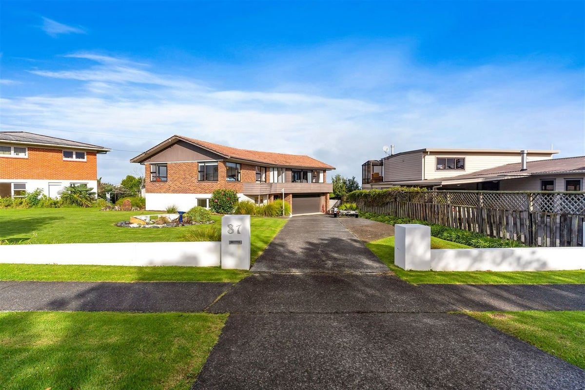 37 Toroa Street, Torbay, Auckland - Carousel 1
