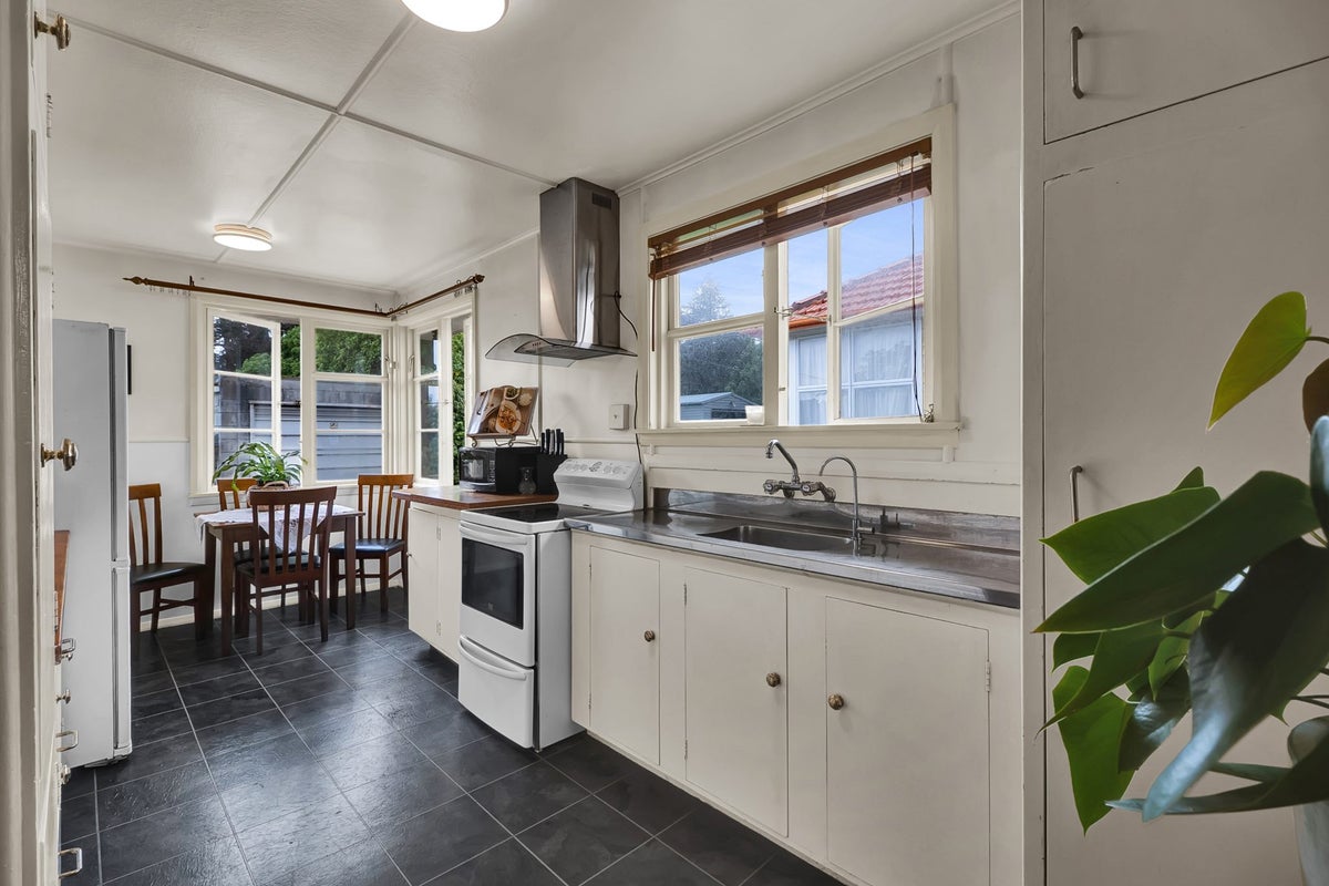 68 Parsons Street, Frankleigh Park, New Plymouth - Carousel 2