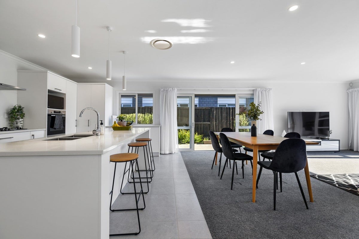 3 Lissaman Place, Chartwell, Hamilton - Carousel 1