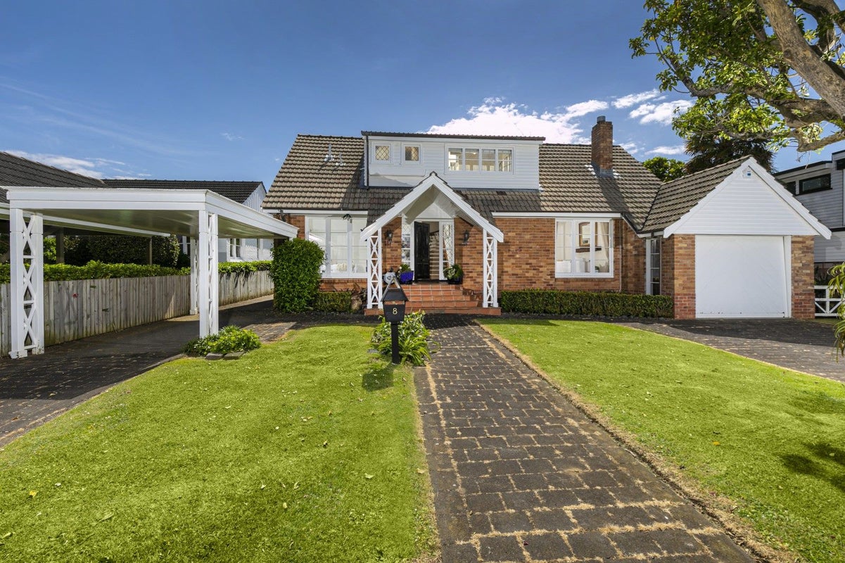 8 Frieston Road, Milford, Auckland - Carousel 1