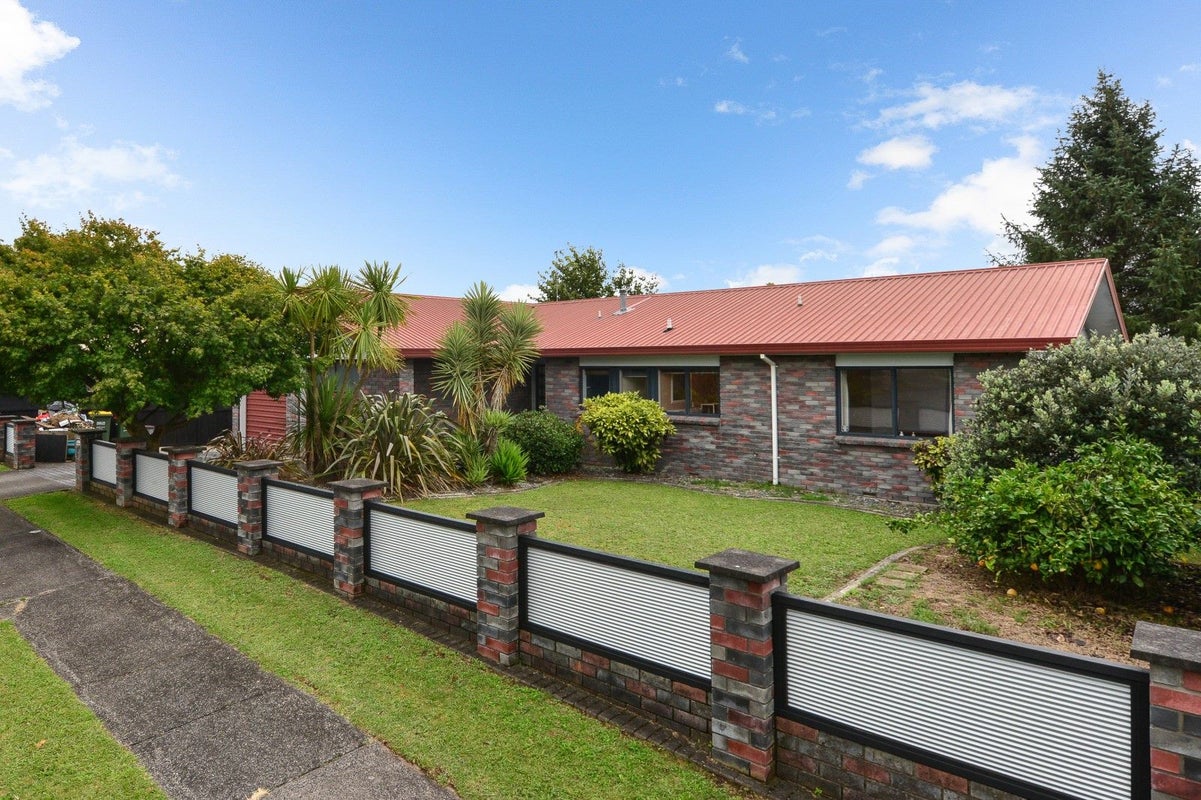 30 Ashley Street, St Andrews, Hamilton - Carousel 1