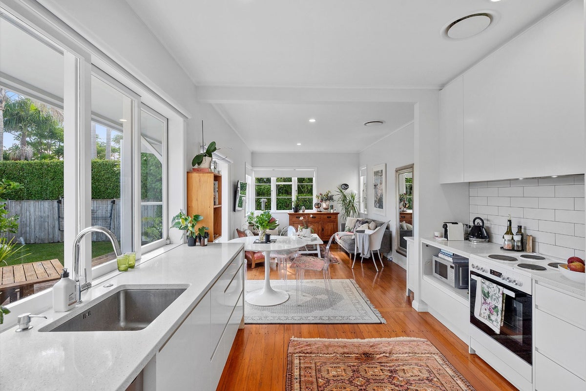 60 Old Lake Road, Narrow Neck, Auckland - Carousel 2