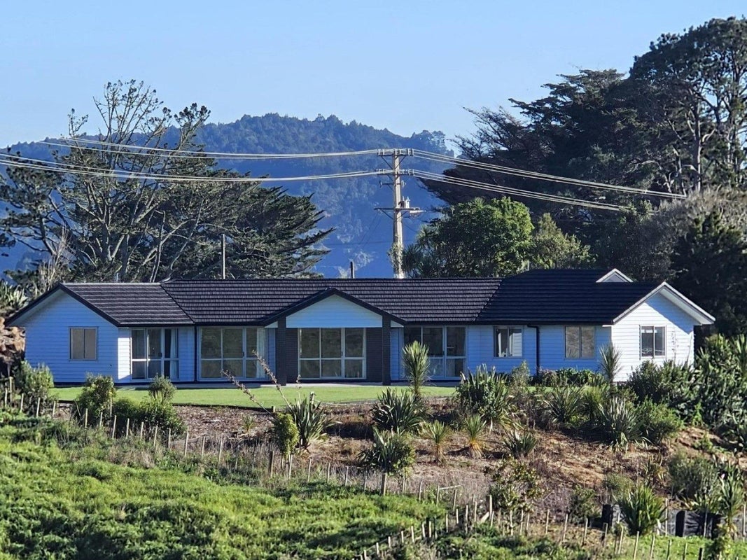 372 Whitehills Road, Silverdale - Carousel 1