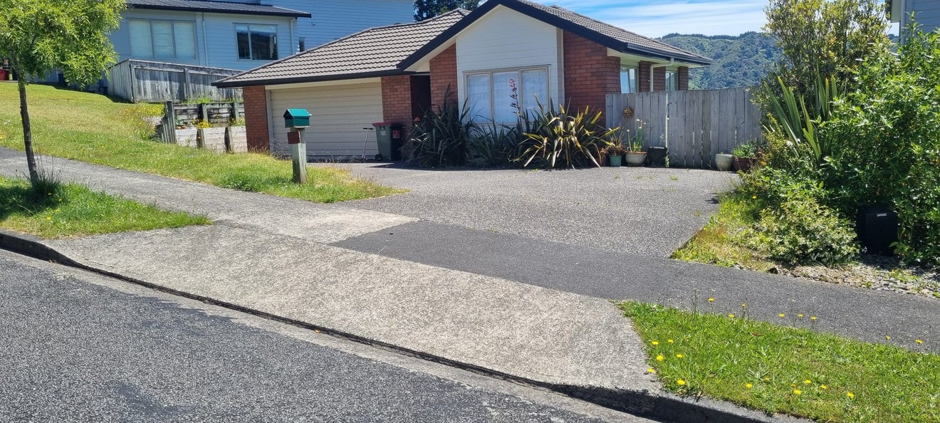 35 King Charles Drive, Kingsley Heights, Upper Hutt - Carousel 2