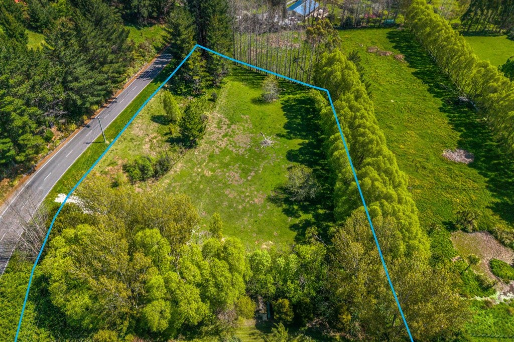 52 Katherine Mansfield Drive, Whitemans Valley, Upper Hutt - Carousel 2
