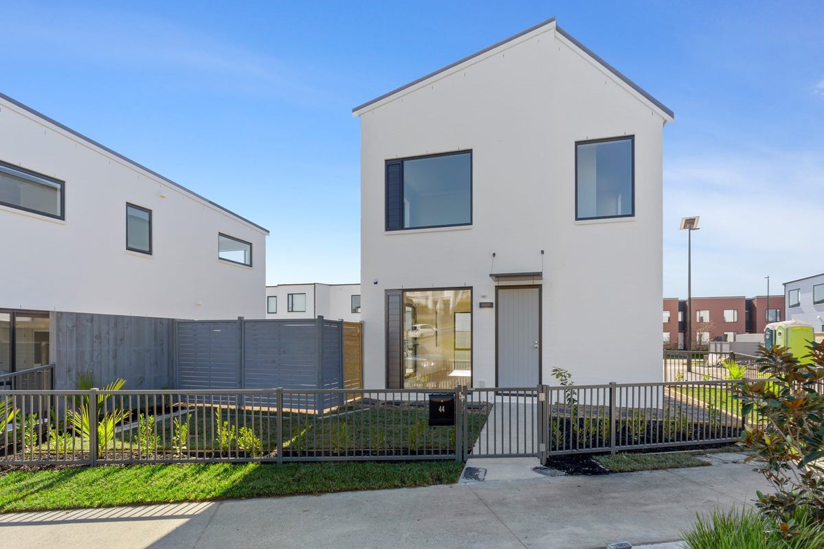 44 Roundel Crescent, Whenuapai, Auckland - Carousel 2