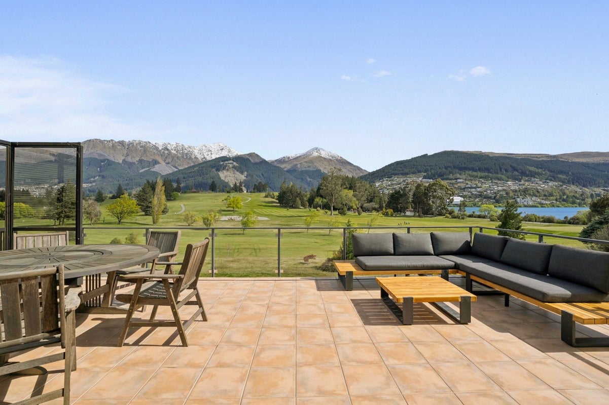12 Grove Lane, Kelvin Heights, Queenstown-Lakes, Otago - Carousel 1