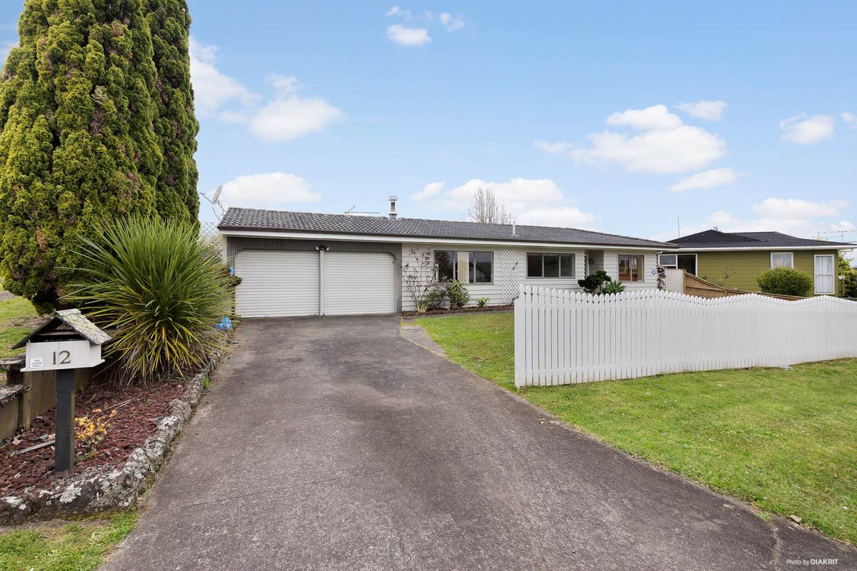 12 Vina Place, Massey, Auckland - Carousel 1