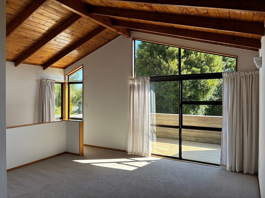 39 Waipuia Place, Greenhithe, Auckland - Carousel 2