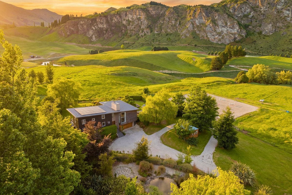 17 Littles Road, Queenstown - Carousel 2
