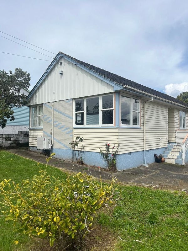 72 Castor Crescent, Cannons Creek, Porirua - Carousel 2
