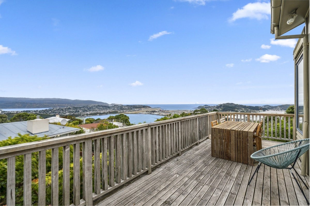 49 Lookout Road, Hataitai, Wellington - Carousel 1