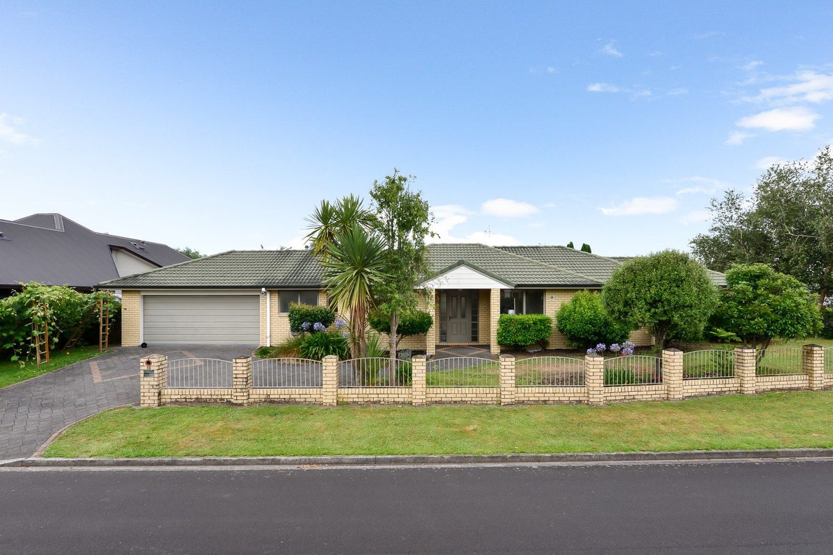 18 Glen Cree Avenue, Rototuna, Hamilton - Carousel 1
