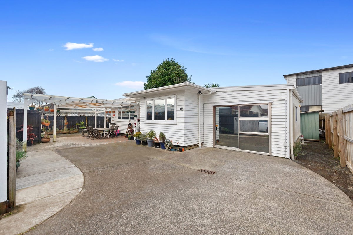 4/11 Cambridge Road, Manurewa, Auckland - Carousel 1